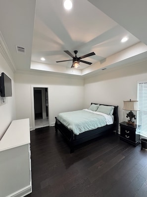 4 Schlafzimmer, Bügeleisen/Bügelbrett, Bettwäsche