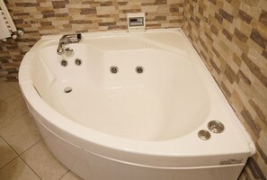 Poreamme, hiustenkuivaaja, bidee, pyyhkeet