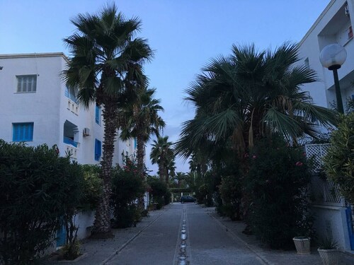 3-bedroom apartment on the seafront, quiet location between Hammamet and Nabeul