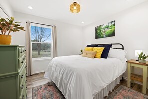 3 slaapkamers, een strijkplank/strijkijzer, wifi, beddengoed