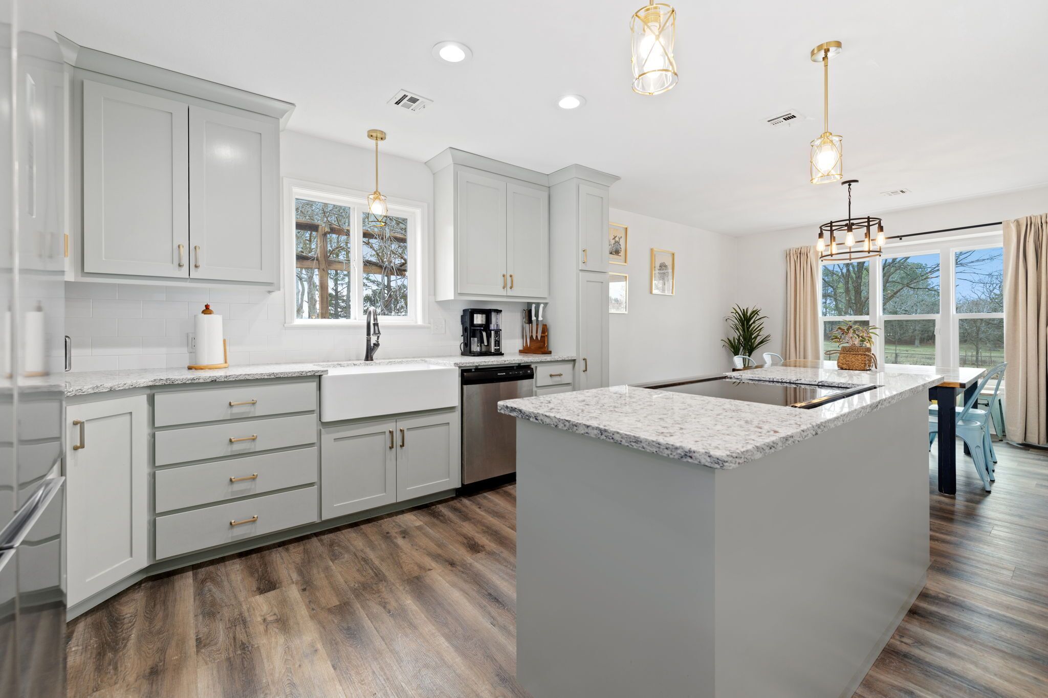 Microondas, horno, parrilla de estufa y lavavajillas 