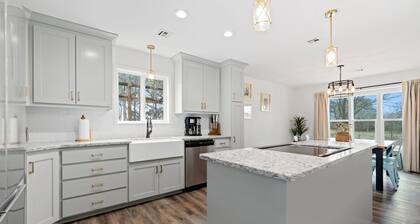 Pet-Friendly Ozark Retreat - Gardens, Pond, Wildlife Views