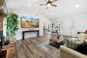 Smart-tv en een open haard