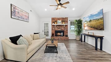 Smart TV, fireplace