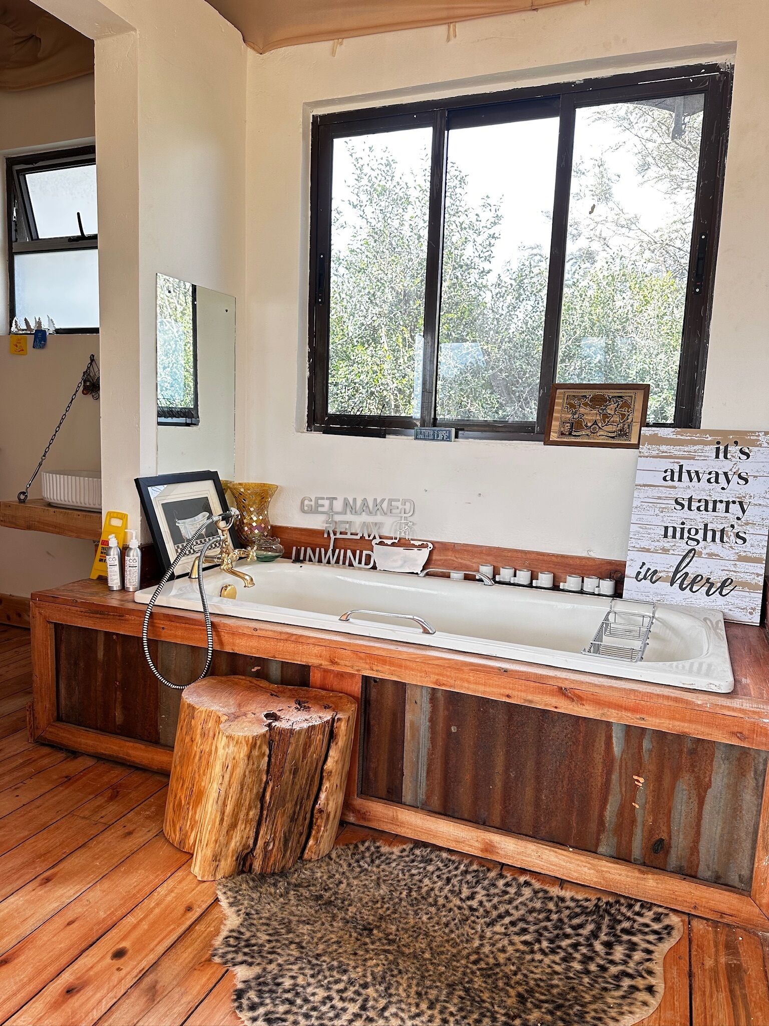 淋浴设施、坐浴桶、毛巾、肥皂