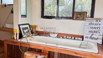 淋浴设施、坐浴桶、毛巾、肥皂