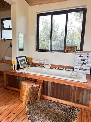 Suihku, bidee, pyyhkeet, saippua