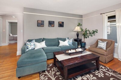 Vibrant Lake View Seattle Apartment w/ Balcony