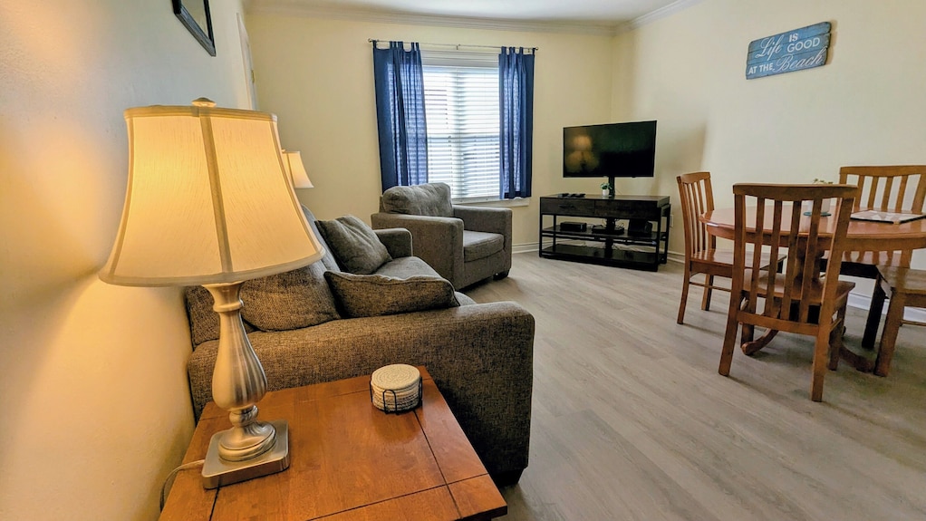 1br Condo-a Block To Oceanfront - Neptune Festival 9/25-27 On The Boardwalk - Virginia Beach, VA