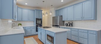 Luxe Presidential close to MGM, National Harbour, DC, VA