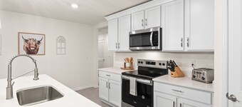 Brand New Spacious 5-bedroom Near Weeki Wachee Spring