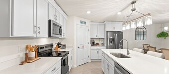 Brand New Spacious 5-bedroom Near Weeki Wachee Spring