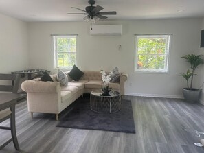 Smart TV, table football - Welcome to New Paltz. Charming 3-bedroom house with AC, WIFI, (new paltz)
