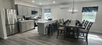 Welcome to New Paltz. Charming 3-bedroom house with AC, WIFI,