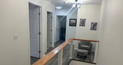Welcome to New Paltz. Charming 3-bedroom house with AC, WIFI,