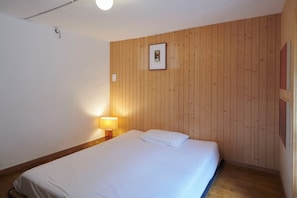 4 bedrooms, bed sheets - Enchanting 4-bedroom chalet in Mesocco (Mesocco)