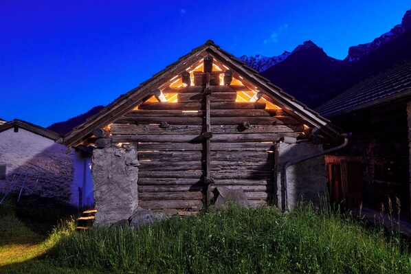 Exterior - Enchanting 4-bedroom chalet in Mesocco (Mesocco)