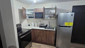 Micro-ondes, four, cafetière/bouilloire, bouilloire électrique