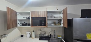 Microones, forn, cafetera i tetera i bullidora elèctrica 
