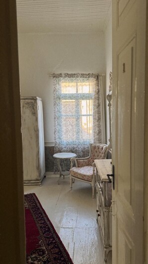 Free WiFi - Lithos Alaçatı (Izmir)