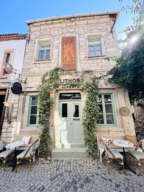 Front of property - Lithos Alaçatı (Izmir)