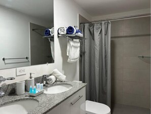 Bathroom - Relaxing loft in the heart of the city AC/Wifi (Curridabat)