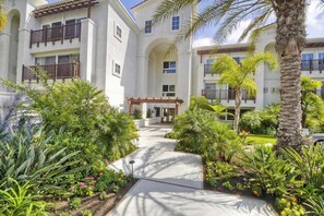 Exterior - La Costa Comfort - Resort-style Living for 2 (Carlsbad)