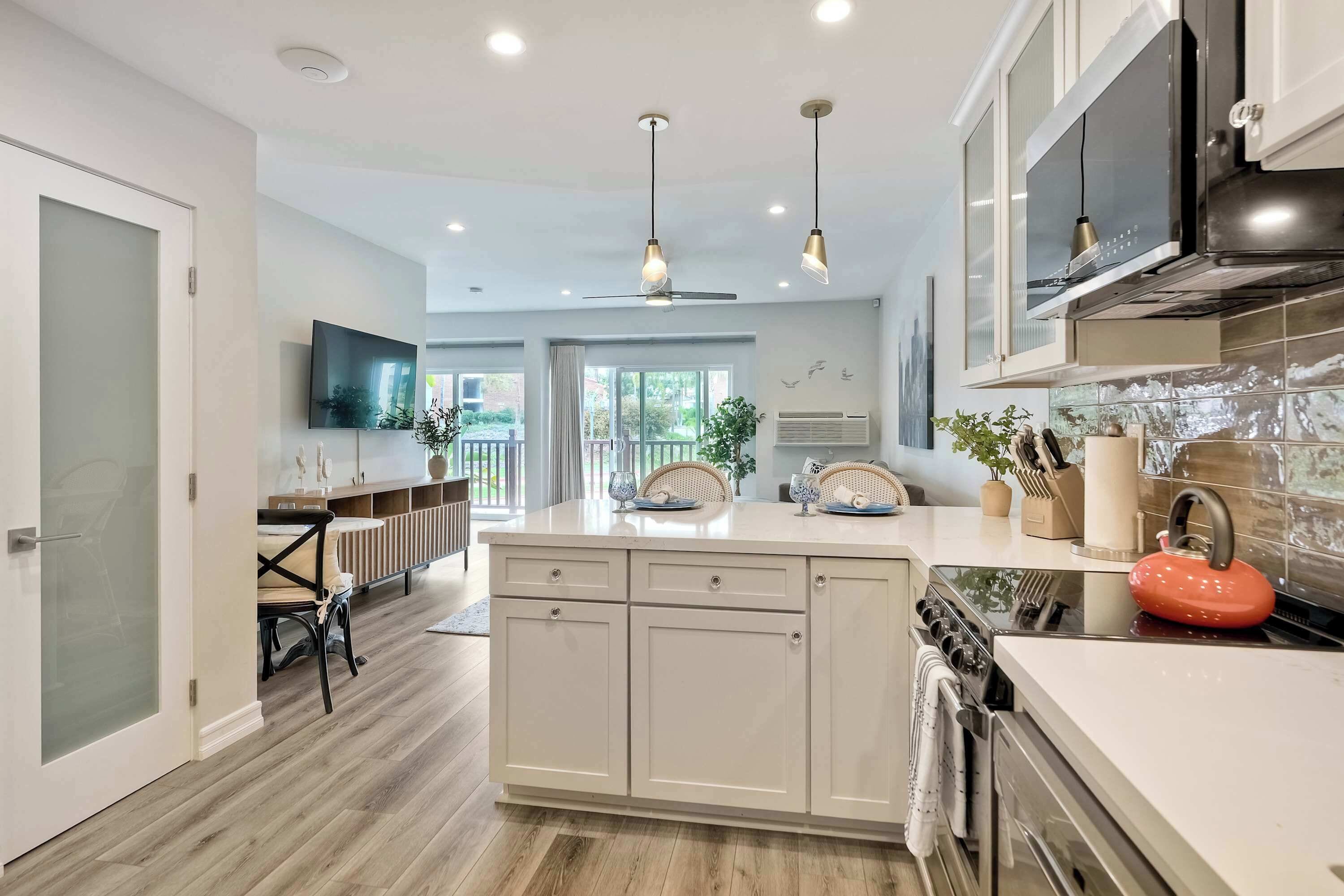 Condo, 1 King Bed, Balcony, Garden View (La Costa Comfort) | Private kitchen | Fridge, microwave, oven, stovetop