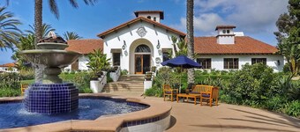 La Costa Comfort - Resort-style Living for 2
