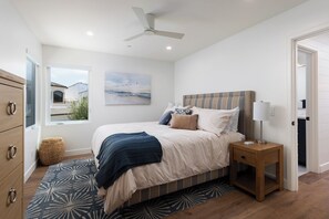 2 makuuhuonetta, työpöytä, silitysrauta/-lauta, ilmainen Wi-Fi