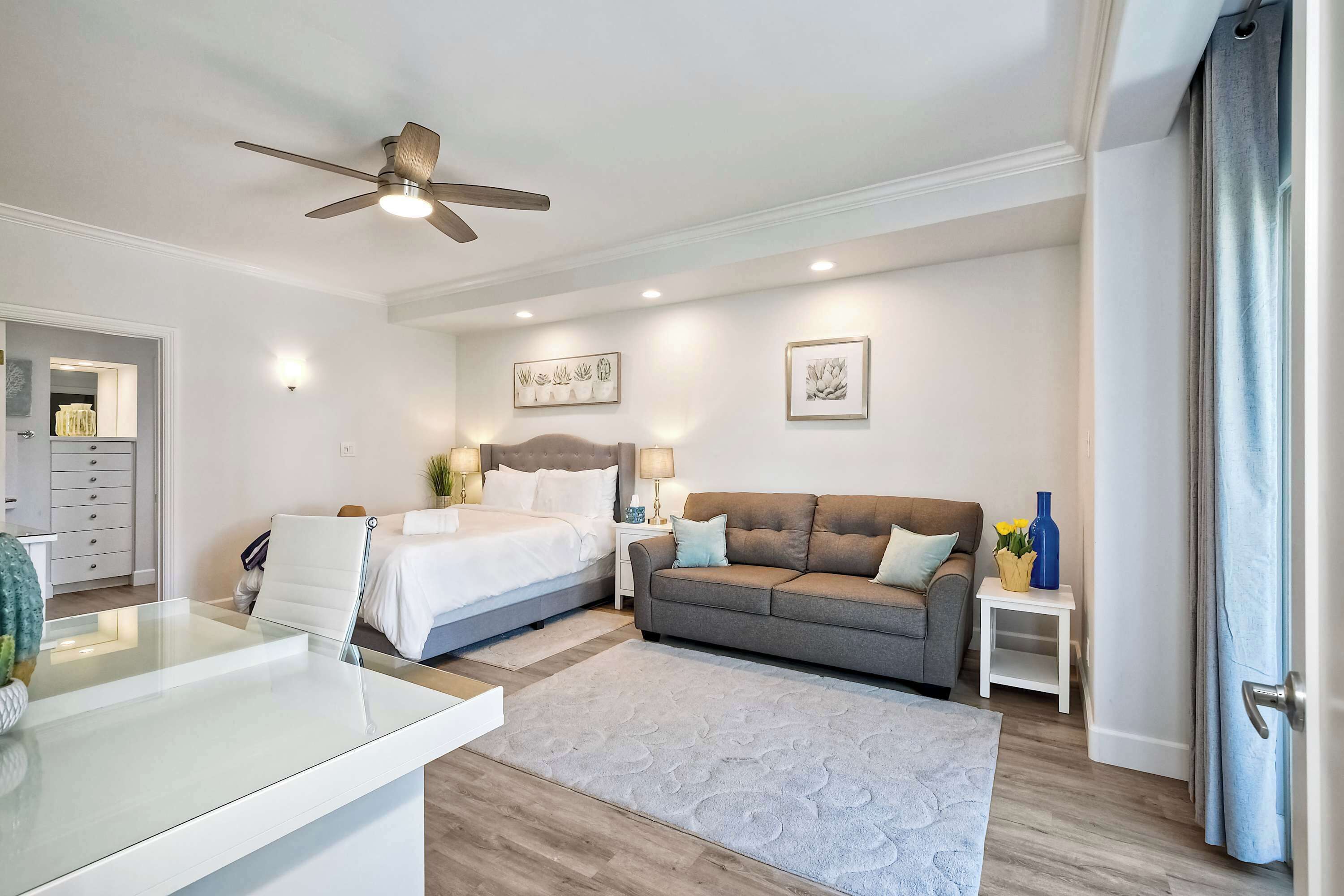 1 غرفة نوم وبديكورات فريدة لكل غرفة وطراز فريد لكل وحدة