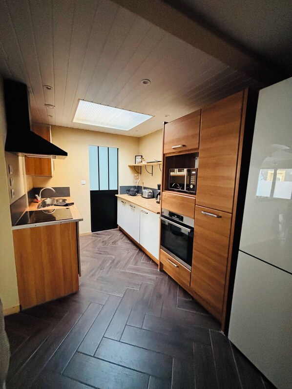 Microwave, oven, stovetop - Town house Grand fort Philippe (Grand-Fort-Philippe)