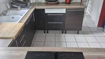 Fridge, stovetop, dishwasher, electric kettle