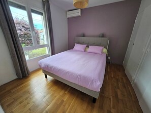 3 chambres, fer et planche à repasser, Wi-Fi, draps fournis