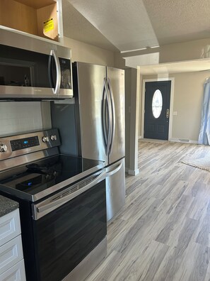 Private kitchen - Superb 2-bedroom house with AC in Belle Fourche (Belle Fourche)