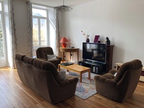 Living area - Apartment in a Mexican villa in the center of Barcelonnette, heart of the Alps (Barcelonnette)