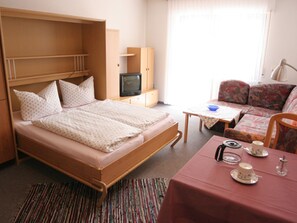 WiFi, bed sheets