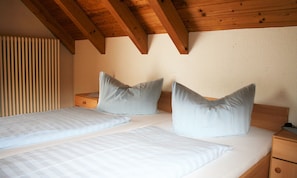 WiFi, bed sheets