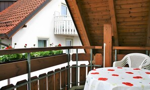 Outdoor dining - Apartment 'B 04' with Lake View, Shared Garden and Wi-Fi (Immenstaad am Bodensee)