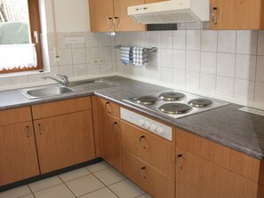 Fridge, stovetop, coffee/tea maker, electric kettle