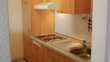 Refrigerador, placa de cocina, cafetera/tetera, tetera/pava eléctrica