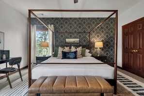 3 chambres, bureau, fer et planche à repasser, lit parapluie