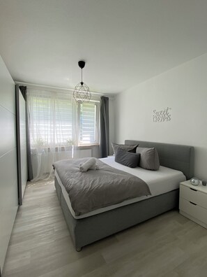 2 bedrooms, iron/ironing board, WiFi, bed sheets