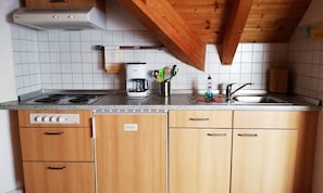 Fridge, stovetop, coffee/tea maker, electric kettle