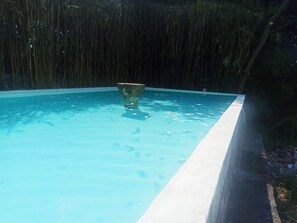 حمّام سباحة خارجي