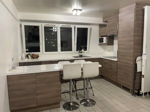 Micro-ondes, four, plaque de cuisson, lave-vaisselle