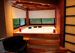 Sauna, bain à remous, massages