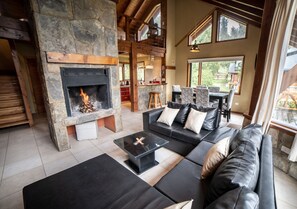 Televisión de pantalla plana, mesa de ping pong