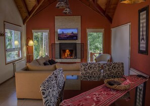 Televisión de pantalla plana, mesa de ping pong