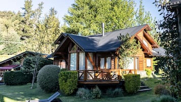 Family Cabin | In-room safe, free cots/infant beds, free WiFi, bed sheets